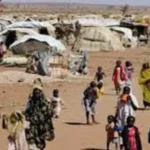 نازحى معسكر ابوشوك.. الاختباء تحت الارض من القصف المدفعى