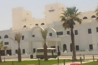 مدير فندق مارينا : لا علاقة لـ الفندق بجهات عسكرية والاضرار طفيفة