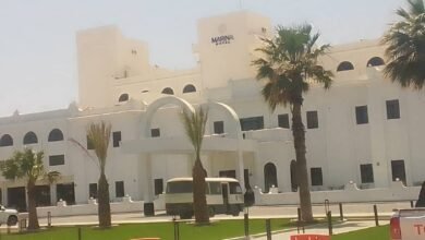 مدير فندق مارينا : لا علاقة لـ الفندق بجهات عسكرية والاضرار طفيفة