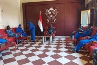 وزير الداخلية يفاجئ الخرطوم بخطة أمنية غير مسبوقة