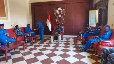 وزير الداخلية يفاجئ الخرطوم بخطة أمنية غير مسبوقة