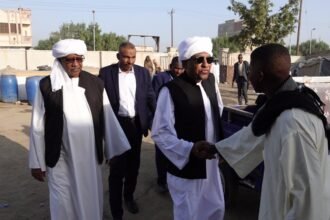 كامل إدريس يؤكد إهتمام الدولة بقضايا المواطنين النازحين

بورتسودان 6-6-2025 (سون