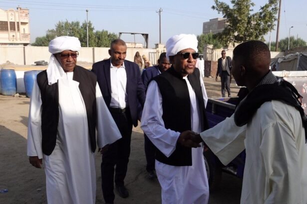 كامل إدريس يؤكد إهتمام الدولة بقضايا المواطنين النازحين

بورتسودان 6-6-2025 (سون