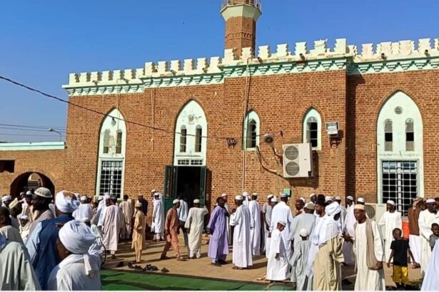 جزيرة توتي تؤدي صلاة العيد بعد عامين من انتهاكات المليشيا الإرهابية

الخرطوم 6-6