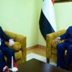 رئيس مجلس الوزراء الإنتقالي يلتقي سفير جمهورية تركيا

بورتسودان 7-6-2025 (سونا)-